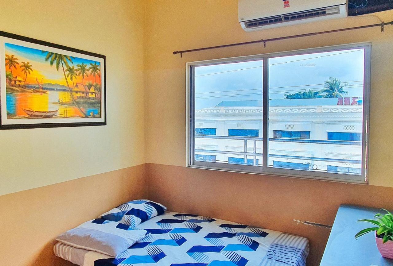 Отель Reddoorz @ Rsl Transient House Iloilo Экстерьер фото